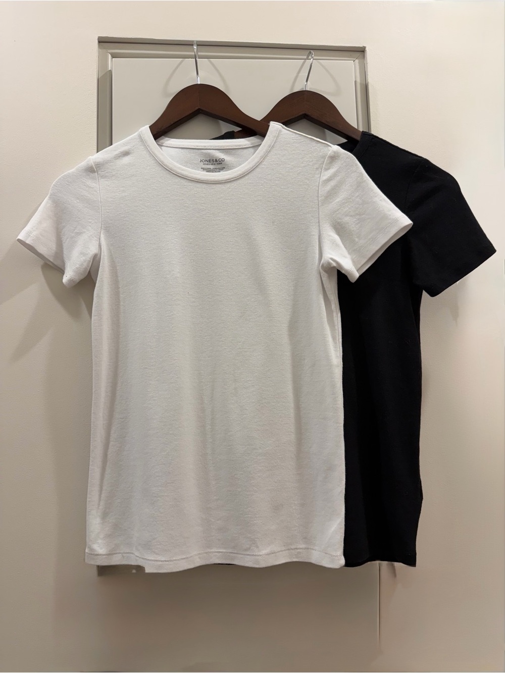 Bundle of 2 Jones New York White and Black Short Sleeve Tees SZ SP
